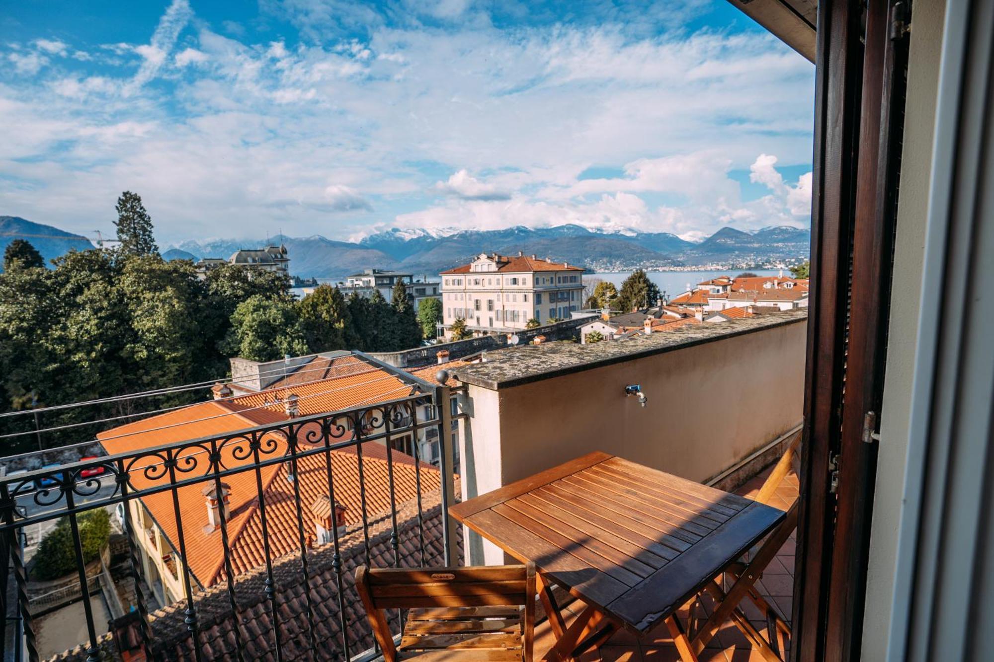 Suite Romantic Vista Lago Стреза Екстериор снимка