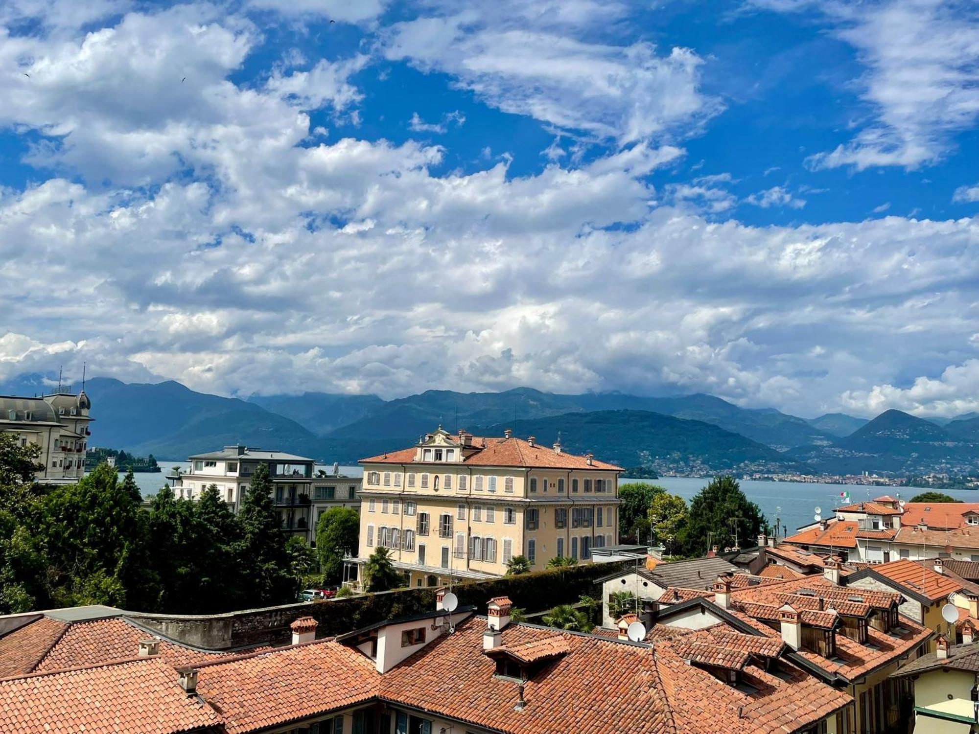 Suite Romantic Vista Lago Стреза Екстериор снимка