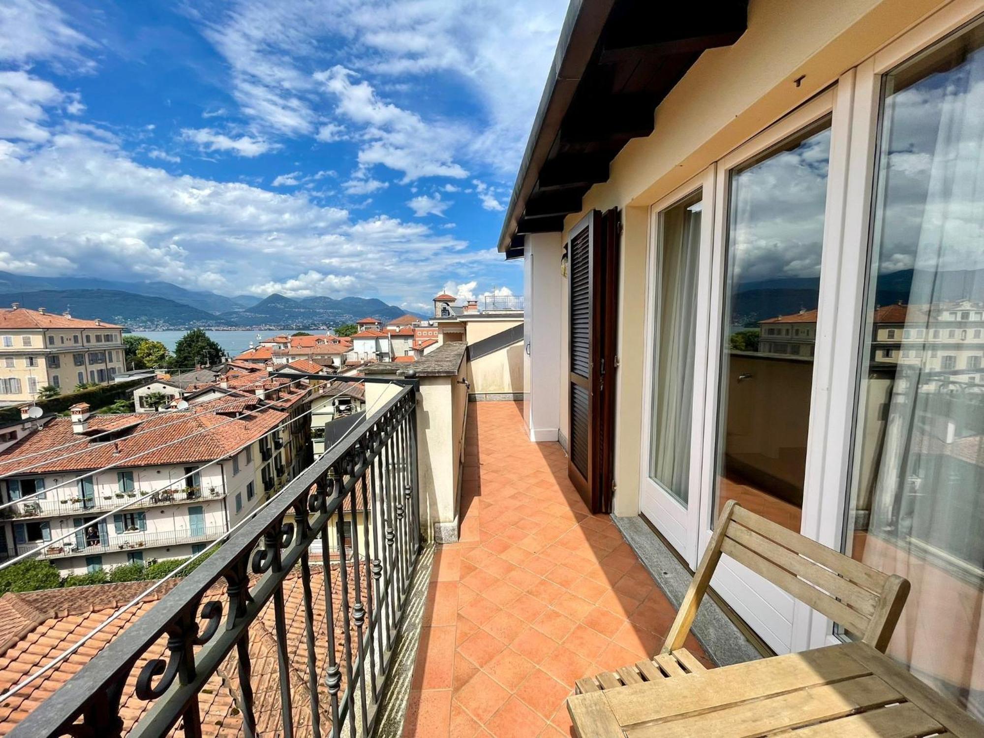 Suite Romantic Vista Lago Стреза Екстериор снимка
